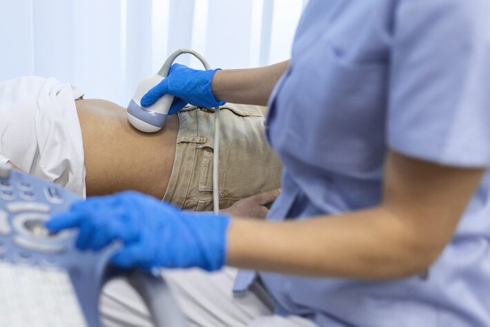 Ecografia addominale eseguita in un ambulatorio medico
